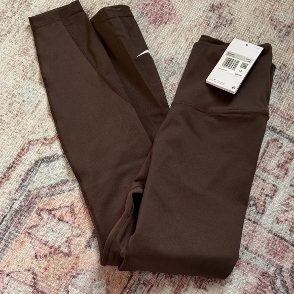 Women’s Nike leggings - Picture 2 of 3